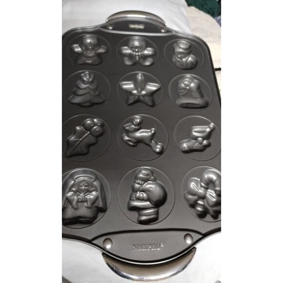 Nopro Non-Stick Holiday Bakeware Pan With 12 Christmas Shapes Mold - Picture 1 of 8